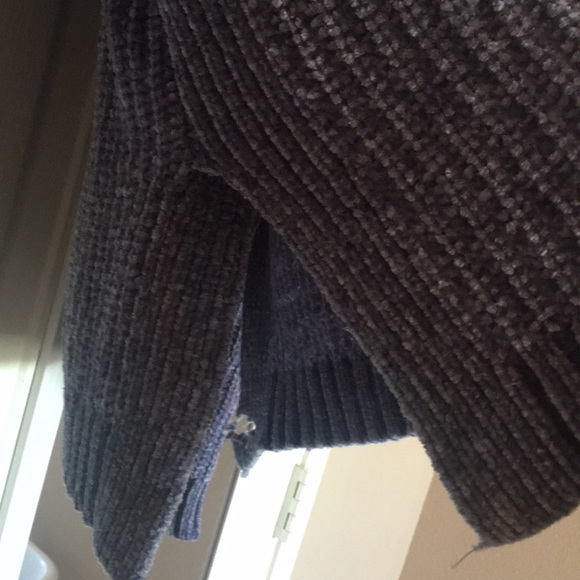 Sweater - Picture 5 of 5